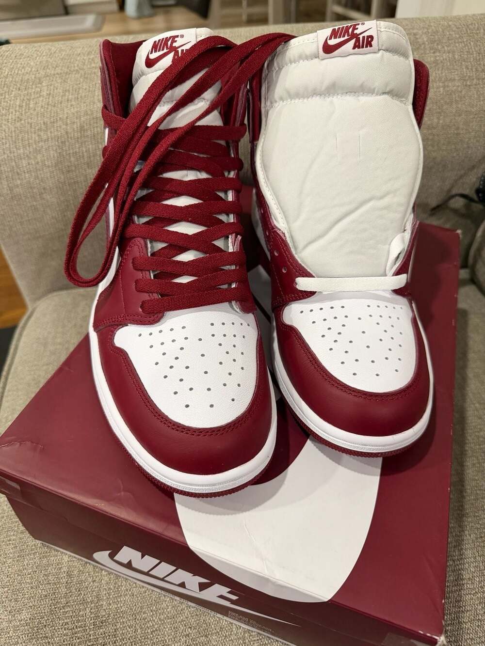 Nike Air Jordan 1 Retro High OG Team Red Size 11